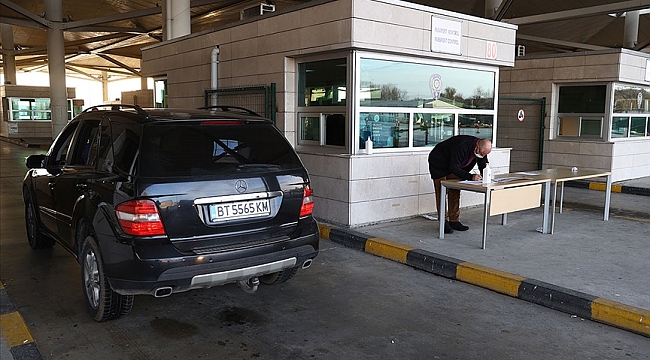 Yurt dışından gelenlerin 'PCR testi ibrazı zorunluluğu' uygulaması devam edecek