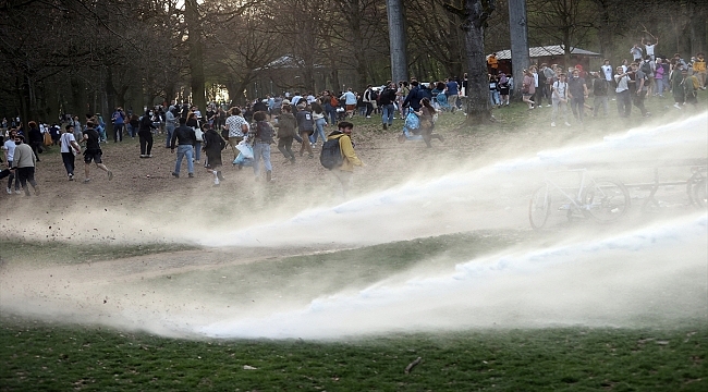 Belçika'da 1 Nisan şakası olarak duyurulan festival gerçeğe dönüşünce polis müdahale etti