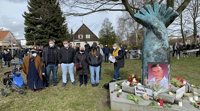 Berlin'de 9 yıl önce ırkçı cinayete kurban gittiği tahmin edilen Burak Bektaş anıldı