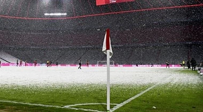 Hollanda'da nisan ayında yağan kar, maç erteletti