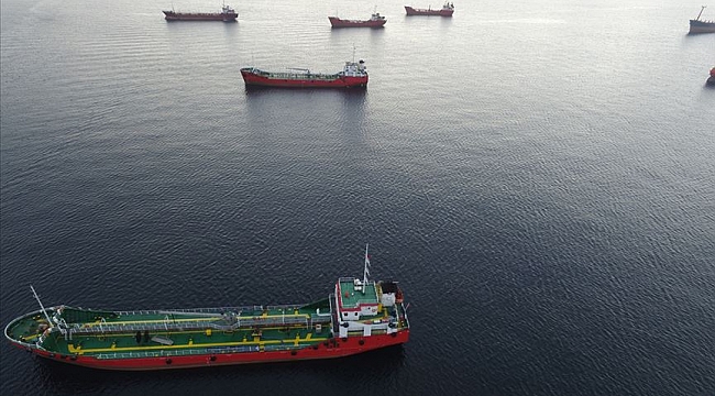 17 yaşındaki kız 3 hafta denizde az susuz terk edilmiş gemide 56 ölüyle kaldı