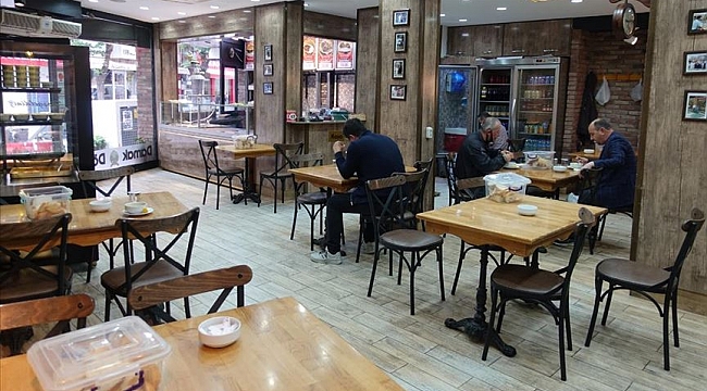 Hollanda'da kafeler, restoranlar ve lokantalar açılıyor