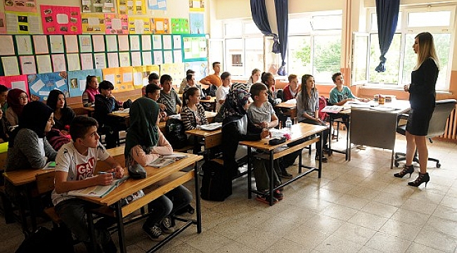 Hollanda'da bugün tüm okullarda tam zamanlı eğitim başlandı