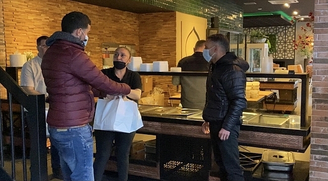 Hollanda'da Türkler ramazanda ihtiyaç sahiplerine her gün sıcak yemek dağıtıyor