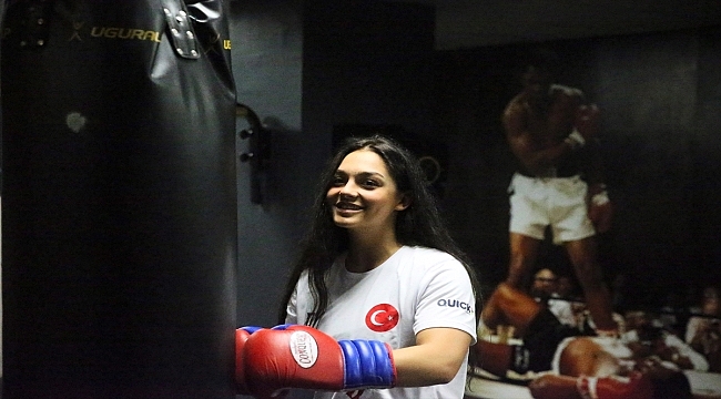 Avusturya'dan kesin dönüş yapan genç kadın boksör, Türkiye için yumruk atacak