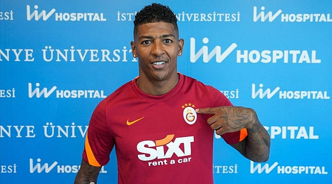 Galatasaray, Hollandalı futbolcu Patrick van Aanholt ile 3 yıllık sözleşme imzaladı