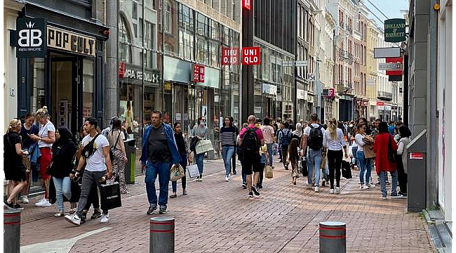 Hollanda'da günlük vaka sayısı kaydılandırıyor, hastalığın bulaşma katsayıs ikiyi geçti