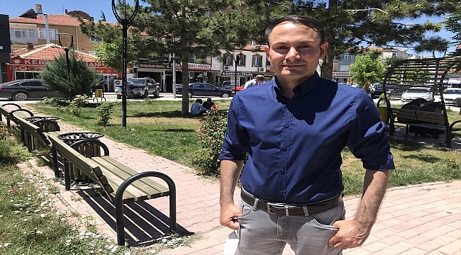 İsveç'te parti kuran Konyalı siyasetçi, hemşehrilerinden oy istemek için memleket sokaklarında