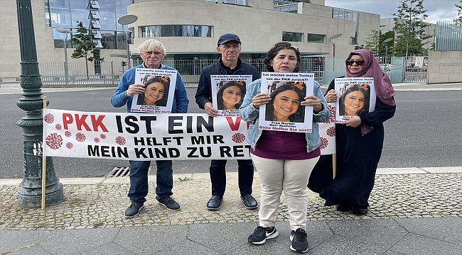 Almanya'da kızı terör örgütü PKK tarafından kaçırılan anne, Başbakanlık önündeki eylemini sürdürdü