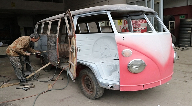 Almanya'dan getirilen hurda minibüs Kadir ustanın elinde yenilendi