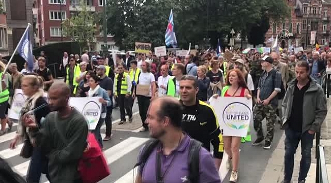 Amsterdam'da, astronomik konut fiyatları ve konut sıkıntısı protesto edildi