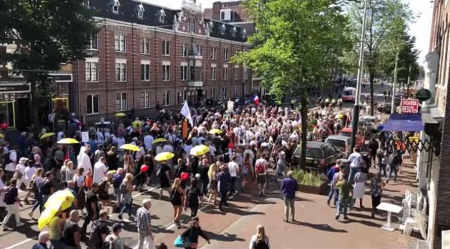 Hollanda'da etkinlik ve eğlence sektörünün tekrar açılması için Kovid-19 önlemleri protesto edildi