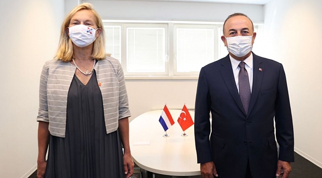 Hollanda Dışişleri Bakanı görevinden istifa etti