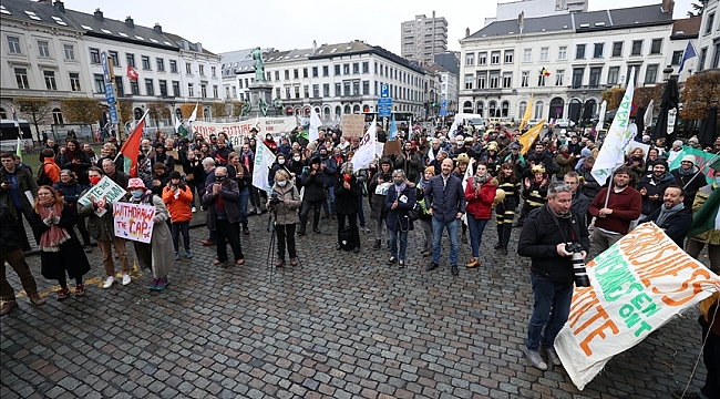 Brüksel'de çiftçilerden protesto