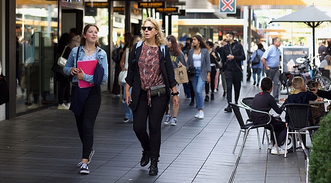 Hollanda'da Kovid-19 vakalarında yeni rekor, 23.680 pozitif test