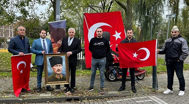 Rotterdam'daki Atatürk sokağında atamız anıldı