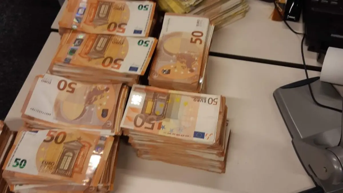 Bijna 8 miljoen euro cash aangetroffen in woning Rotterdam