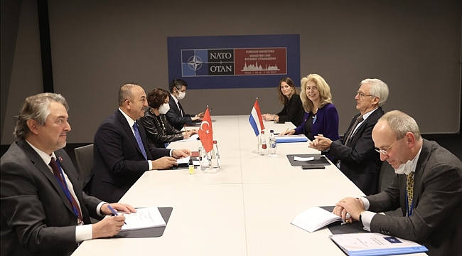 Dışişleri Bakanı Çavuşoğlu, Hollandalı mevkidaşıyla görüştü