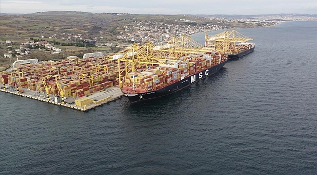 Grootste containerschip MSC Gülsün vertrokken van Turkse Asyaport  naar Barcelona