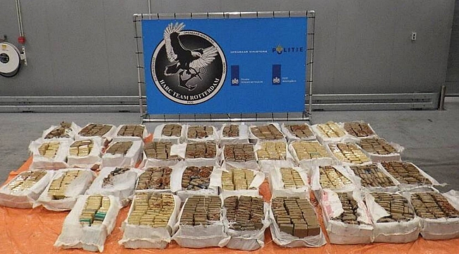 Rotterdam limanında gümrük memurları 1686 kilo kokain ele geçirdi