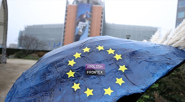 Uluslararası Göçmenler Günü'nde Brüksel'de protesto gösterisi düzenlendi