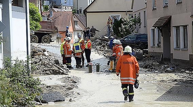 Almanya’da etkili olan kuvvetli fırtınada en az 3 kişi öldü