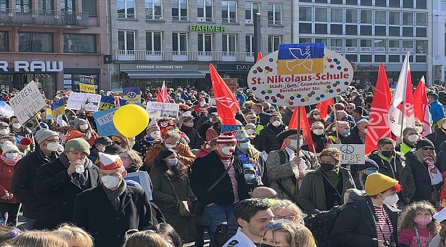 Köln'de  "Barış Yürüyüşü" yapıldı