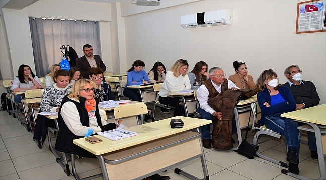 Manavgat'ta yerleşik yabancılar kurslara katılarak Türkçe öğreniyor