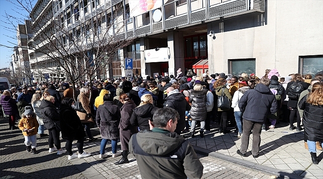 Savaştan kaçan yüzlerce Ukraynalı Belçika'da "geçici koruma" için sıra bekliyor