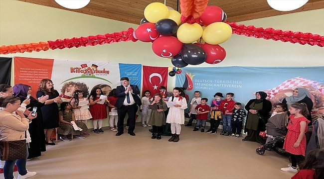 Almanya'da Türk ve Almanlar 23 Nisan'ı birlikte kutladı