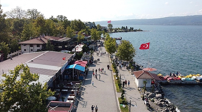 Bayram tatili için Türkiye'nin dört bir yanında rezervasyon yoğunluğu yaşanıyor