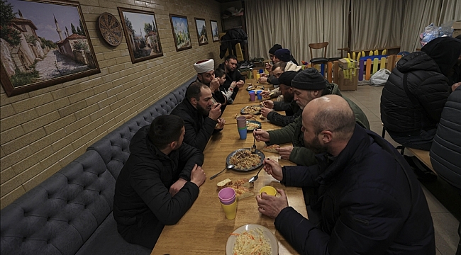 Eerste iftar in de schaduw van oorlog in Kiev, de hoofdstad van Oekraïne