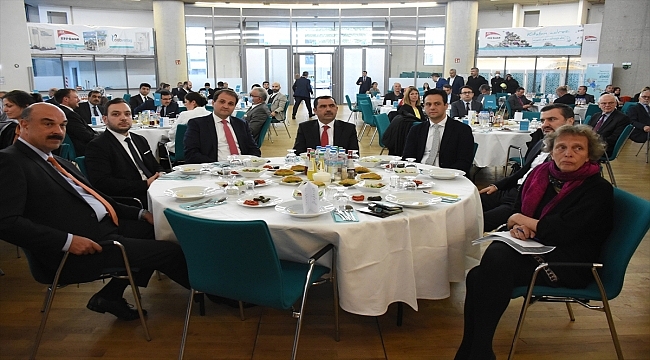 Köln'de Türkler ve Almanlar birlikte iftar yaptı