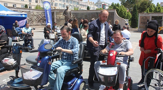 Hollandalı hayırseverlerden Kayseri'deki engellilere araç desteği