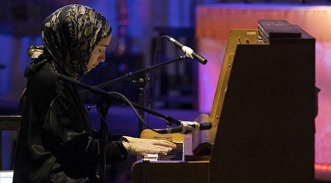 Türk piyanist ve besteci Büşra Kayıkçı Londra'da konser verdi