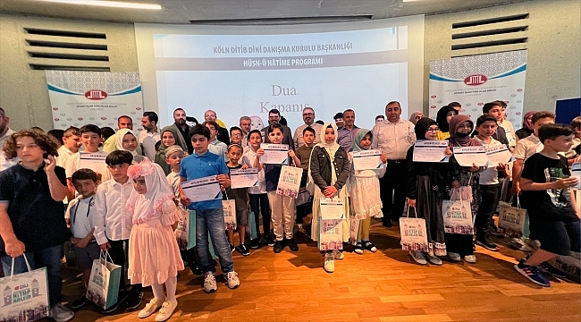 Almanya'da Kuran-ı Kerim kursunu bitiren 460 öğrenciye sertifika verildi