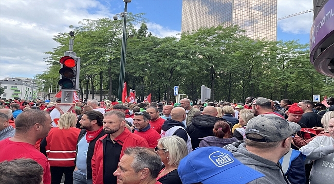 Brüksel'de yaklaşık 80 bin kişi hayat pahalılığını protesto etti