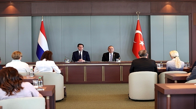Dışişleri Bakanı Çavuşoğlu, Hollandalı mevkidaşı Hoekstra ile ortak basın toplantısında konuştu: