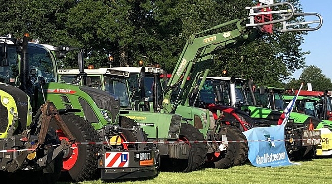 Hollanda'da çiftçiler hükümetin tarım ve çevre politikalarını protesto etti