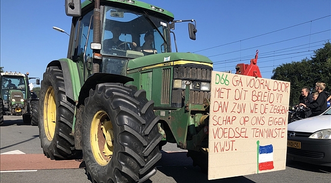 Hollanda'da çiftçilerin yol kapatma eylemleri sürdü