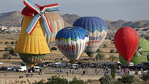 Nederland nam deel aan het Ballonfestival in Cappadocië met een windmolenballon