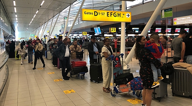  Amsterdam Havalimanı yoğunluk sebebiyle uçağını kaçıranların masraflarını karşılayacak
