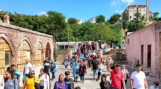 'Avrupa'daki Türkler' Kayseri'de kültür turlarıyla tarihi yerleri geziyor