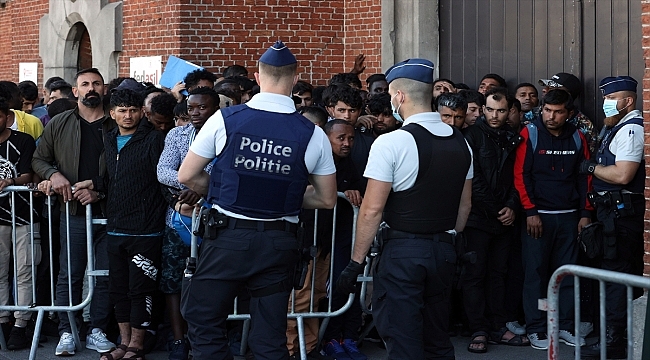 Belçika'da uluslararası koruma isteyen sığınmacılar sokaklarda kalıyor