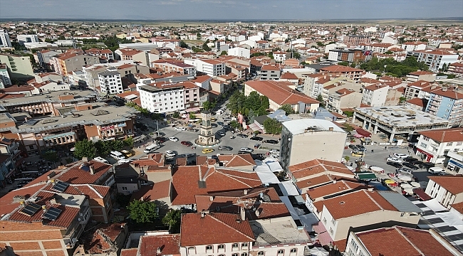 Emirdağ'ın çarşılarında gurbetçilerin gelişiyle hareketlilik yaşanıyor