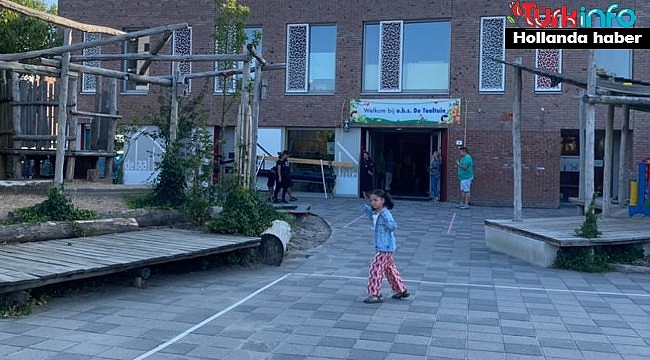 Hollanda'da altı haftalık yaz tatili bitti öğrenciler ders başı yaptı