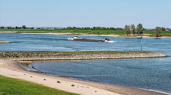 Ren Nehri'nde suların çekilmesi Hollanda ekonomisini olumsuz etkiliyor