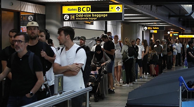 Amsterdam Schiphol Havalimanı Personel Krizi Nedeniyle Askeriyeden Yardım İstedi