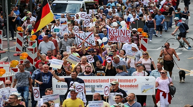 Almanya'da Rusya ve Ukrayna destekçileri gösteriler yaptı