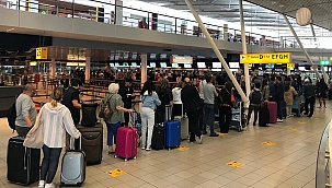 Schiphol Havalimanı, Yolcu Kuyruğunu Önlemek İçin Yeni Personeller Arıyor